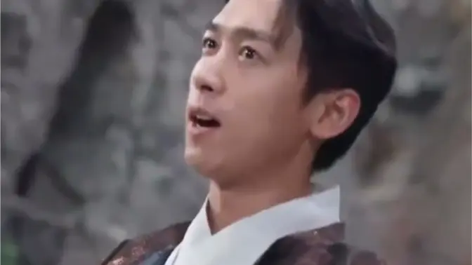 용이 갑옷을 벗는 걸 봐라.